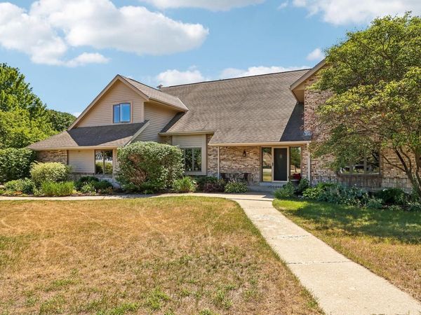 803 Knollwood COURT, Waukesha, WI 53188