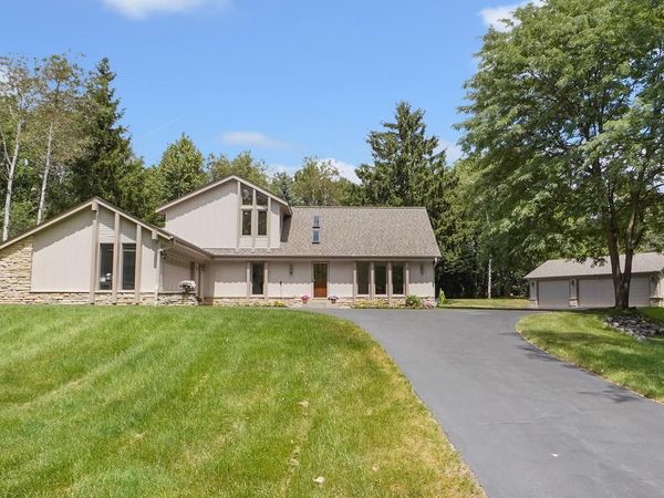N11W31116 Bunker Hill TRAIL, Delafield, WI 53018