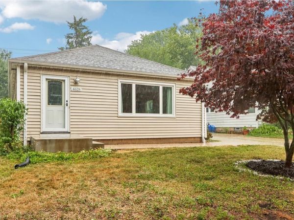 4628 N Hollywood AVENUE, Whitefish Bay, WI 53211