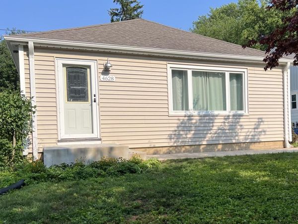 4628 N Hollywood AVENUE, Whitefish Bay, WI 53211