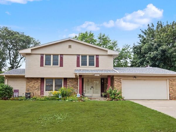 2420 Saratoga ROAD, Waukesha, WI 53186