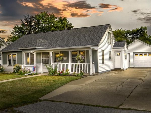 122 Elm STREET, Pewaukee, WI 53072