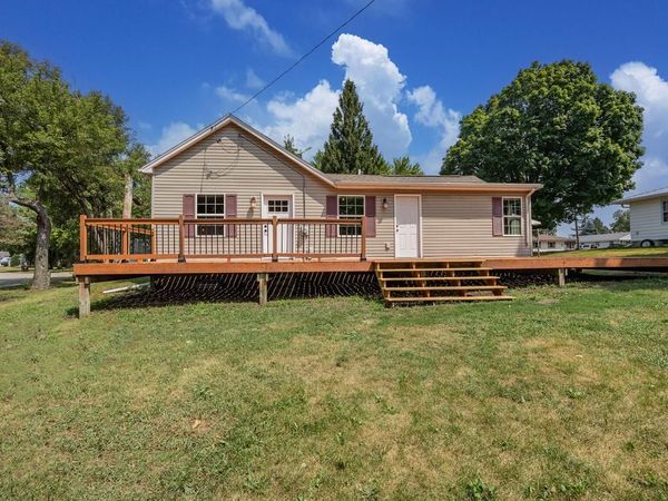 802 Beacon STREET, Palmyra, WI 53156