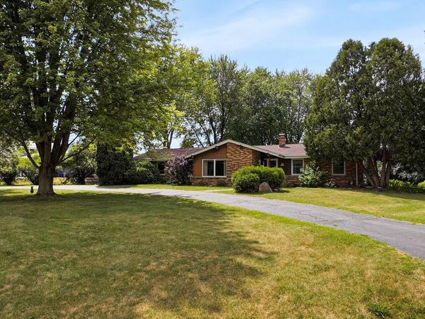 W224N5025 East View DRIVE, Sussex, WI 53089