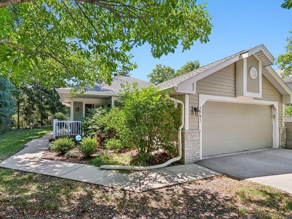 3187 S Waterford COURT, New Berlin, WI 53151