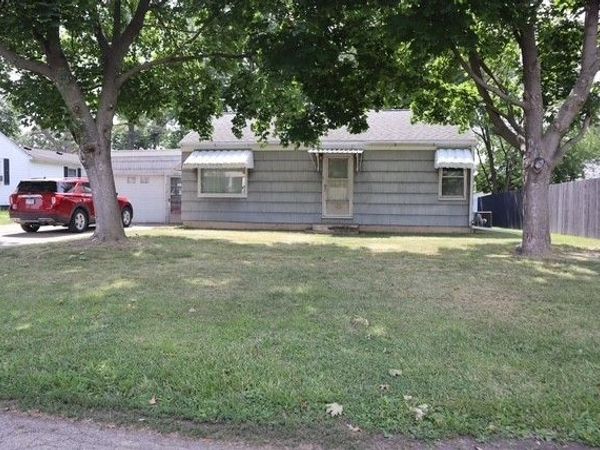 22 S Plum Street , Princeton, IL 61356