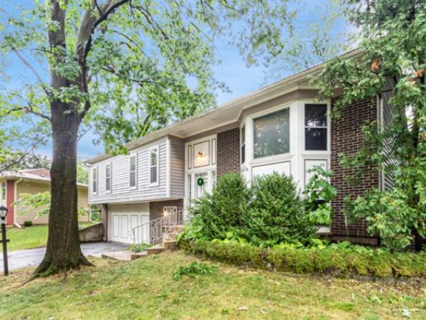 143 Camelot Way , Bolingbrook, IL 60440