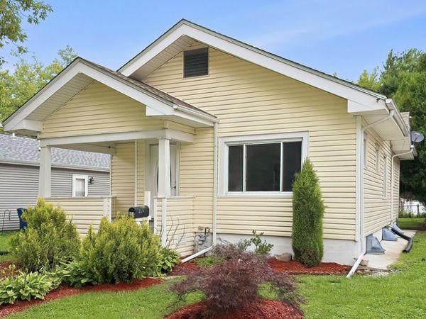 638 Myrtle Street N, Waukegan, IL 60085