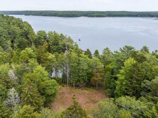18 Birches Drive , Boothbay, ME 04537