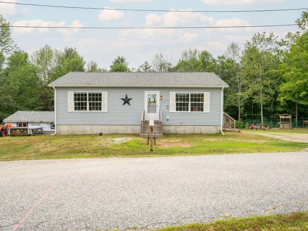 9 Moffett Road , Limerick, ME 04048