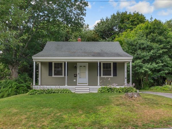 31 Longfellow Drive, Cape Elizabeth, ME 04107