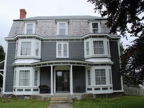 17 Boynton Street , Eastport, ME 04631