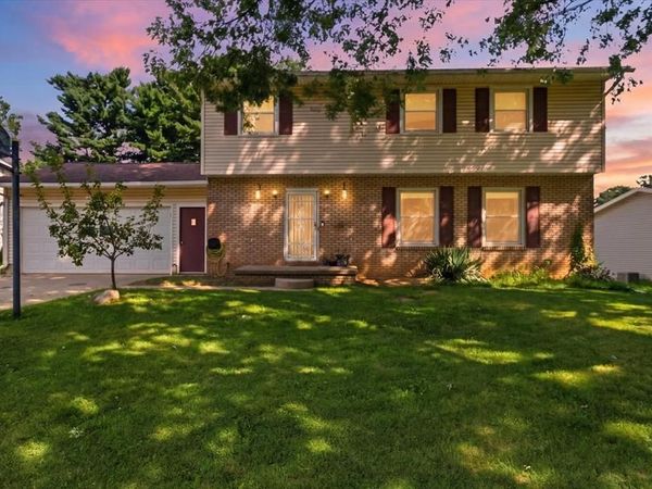 1685 Honeysuckle Dr, Mansfield, OH 44905