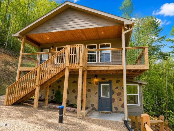 2912 Kettle Creek Way , Sevierville, TN 37876