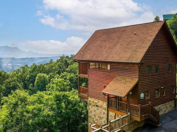 1851 Starr Street , Sevierville, TN 37876