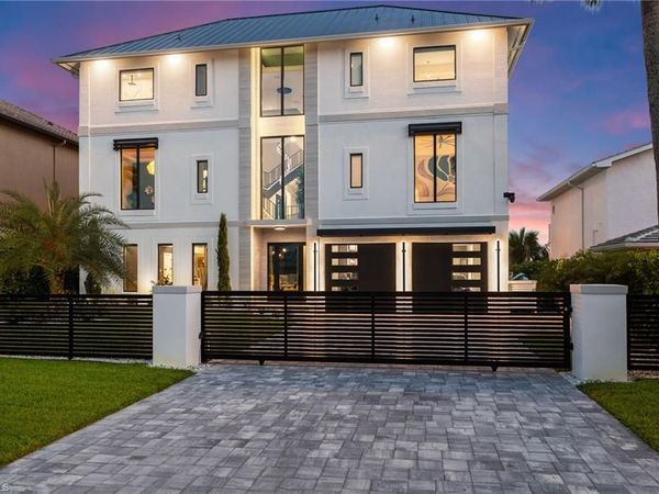 18 Pelican ST E, NAPLES, FL 34113