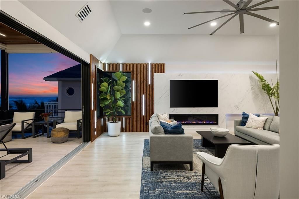 18 Pelican St E, Naples, FL 34113 Photo