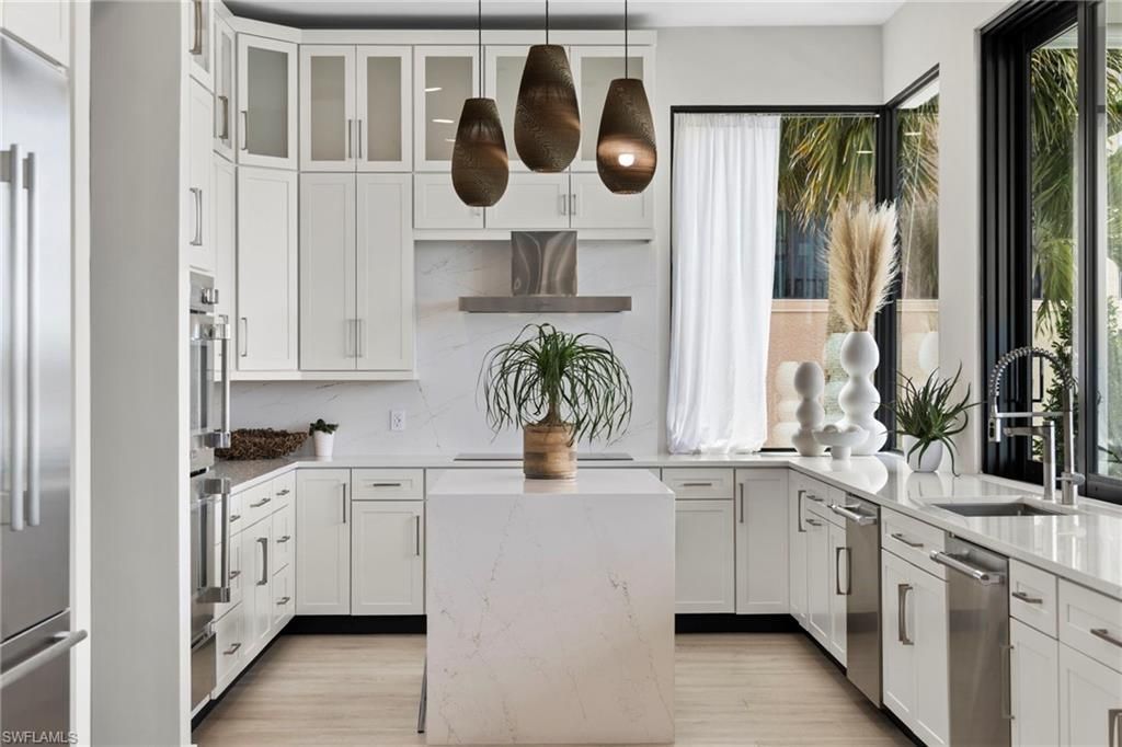 18 Pelican St E, Naples, FL 34113 Photo