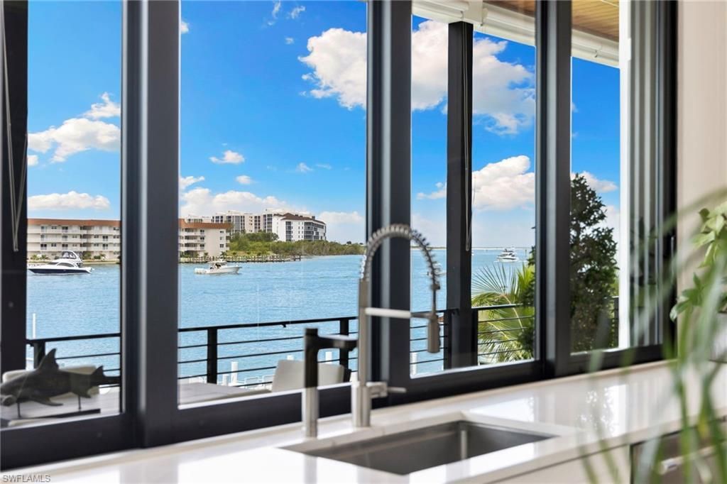 18 Pelican St E, Naples, FL 34113 Photo