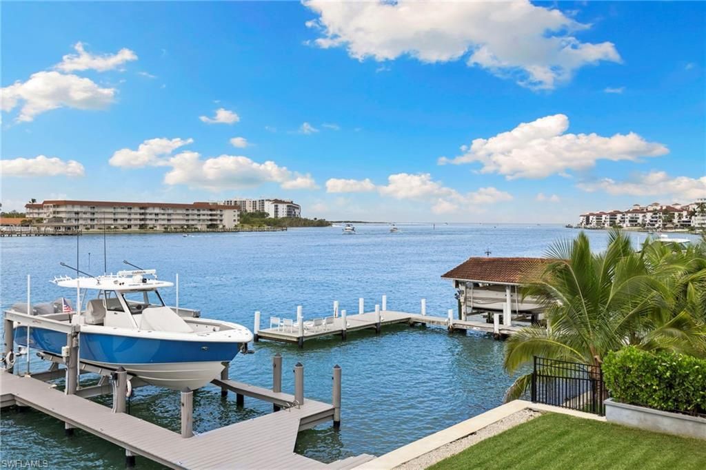 18 Pelican St E, Naples, FL 34113 Photo