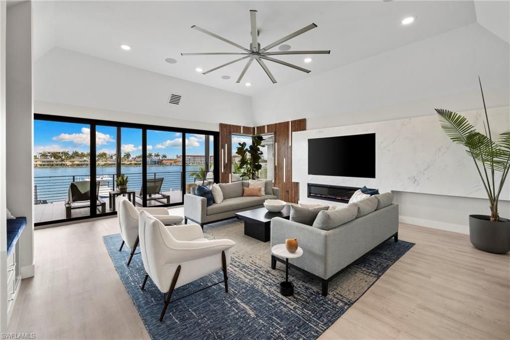 18 Pelican St E, Naples, FL 34113 Photo