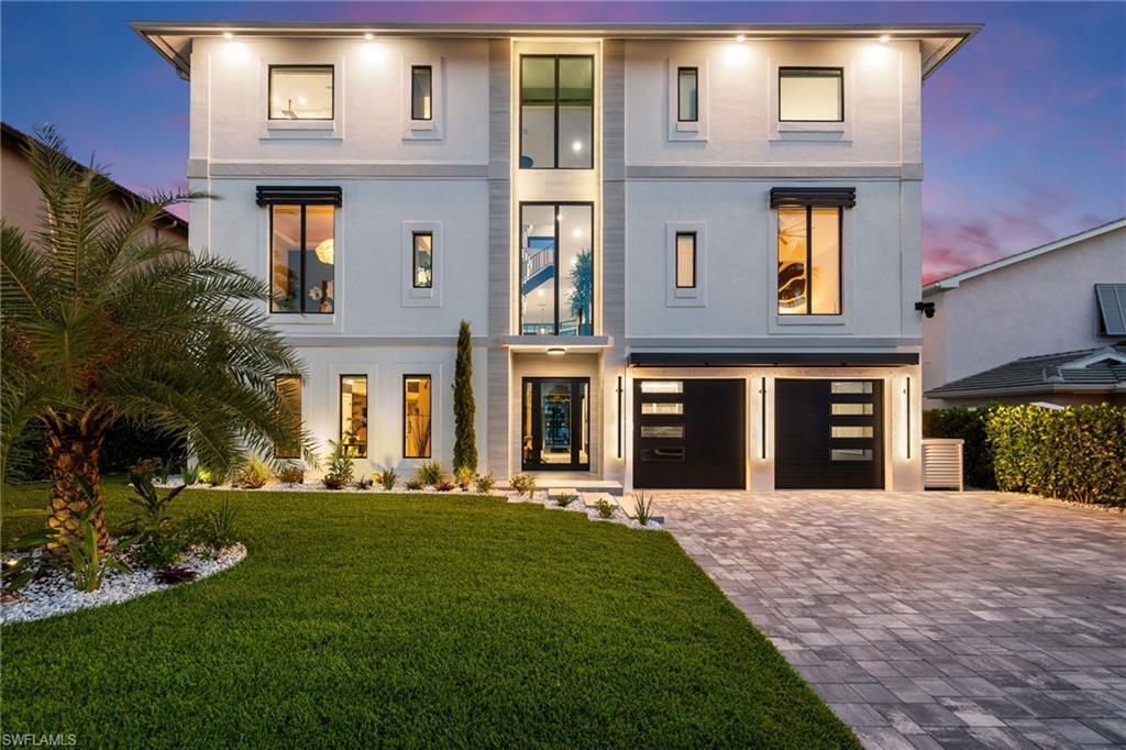 18 Pelican St E, Naples, FL 34113 Photo