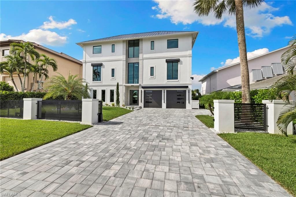 18 Pelican St E, Naples, FL 34113 Photo