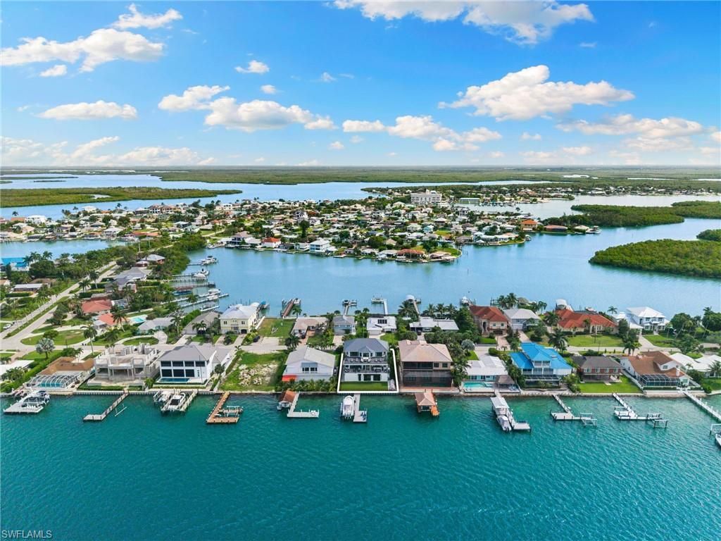 18 Pelican St E, Naples, FL 34113 Photo