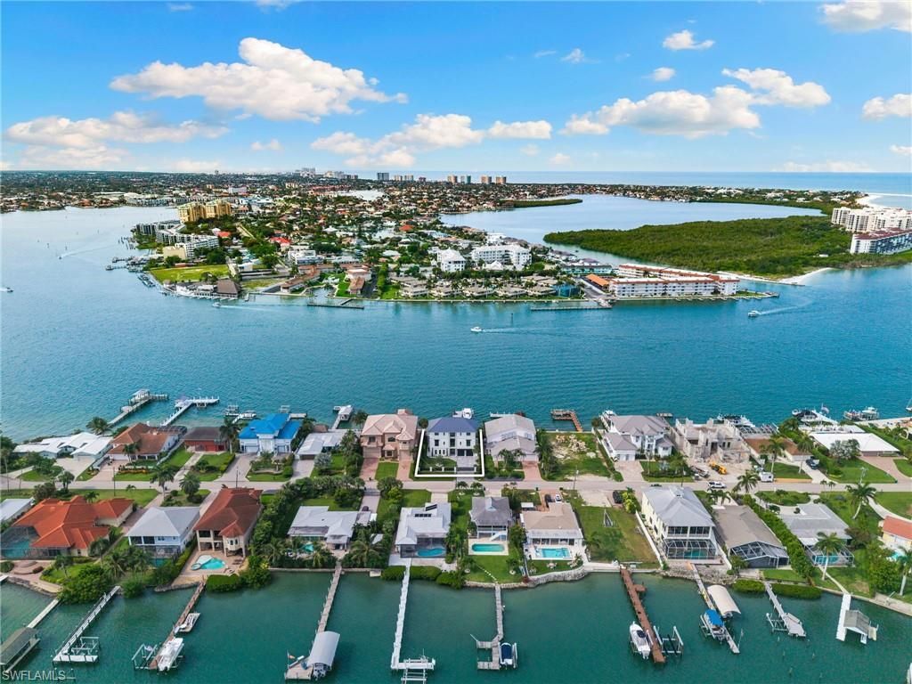 18 Pelican St E, Naples, FL 34113 Photo