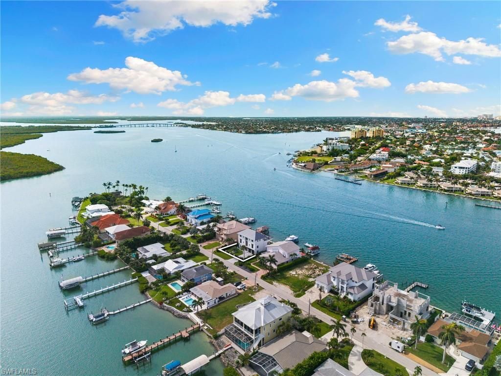 18 Pelican St E, Naples, FL 34113 Photo