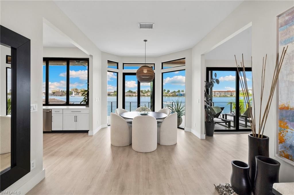 18 Pelican St E, Naples, FL 34113 Photo