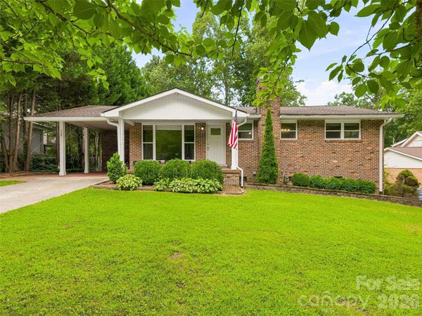 320 Kendale Court , East Flat Rock, NC 28726
