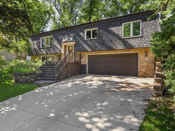 2023 Sandalwood Drive NE, Cedar Rapids, IA 52402