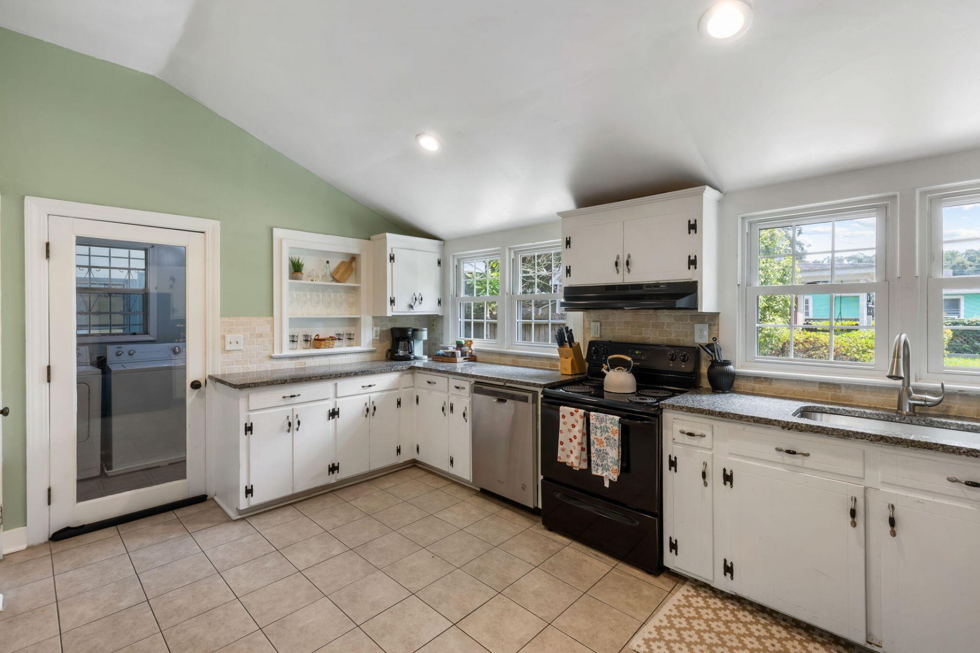 1116 Bexley Street Photo 9