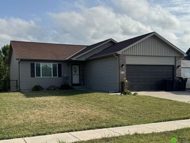 415 W 9 Street, Hickman, NE 68372