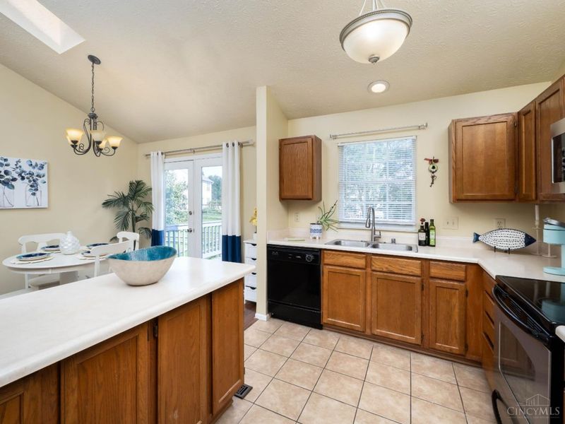 556 Laurel Grove Court, Union Twp, OH 45244 Photo 10