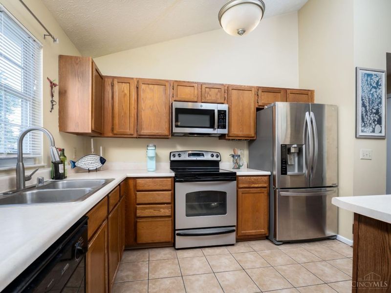 556 Laurel Grove Court, Union Twp, OH 45244 Photo 9