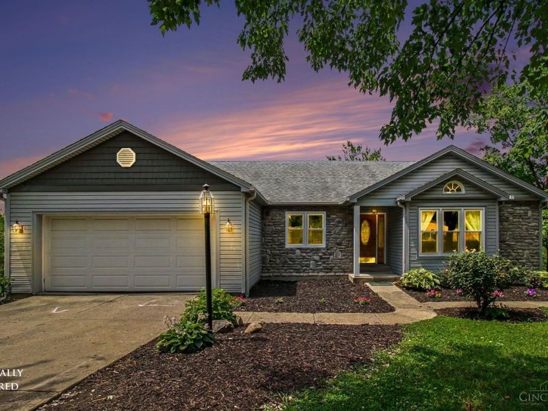 8293 Paddington Court, West Chester, OH 45069 Photo 1
