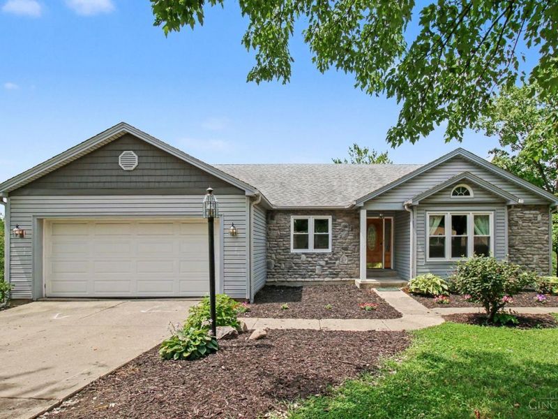 8293 Paddington Court, West Chester, OH 45069 Photo 2