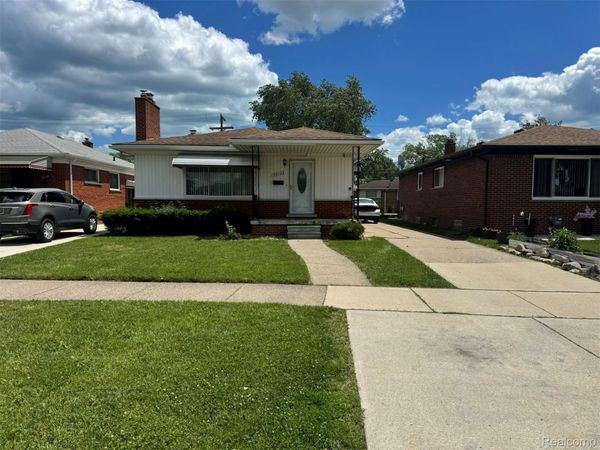 22122 Kelly Road , Eastpointe, Mi 48021