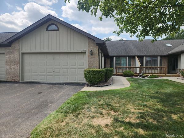 33919 Oakwood Drive, Sterling Heights, Mi 48312