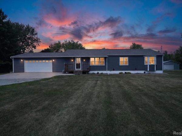 1488 N Long Lake Road, Fenton Township, Mi 48430