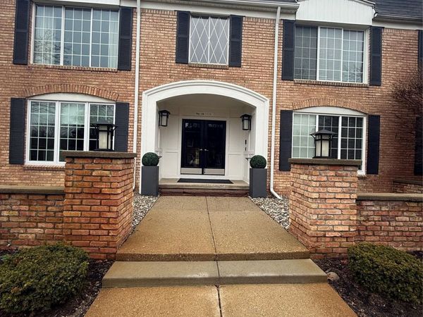 150 E Long Lake Road , Bloomfield Township, Mi 48304