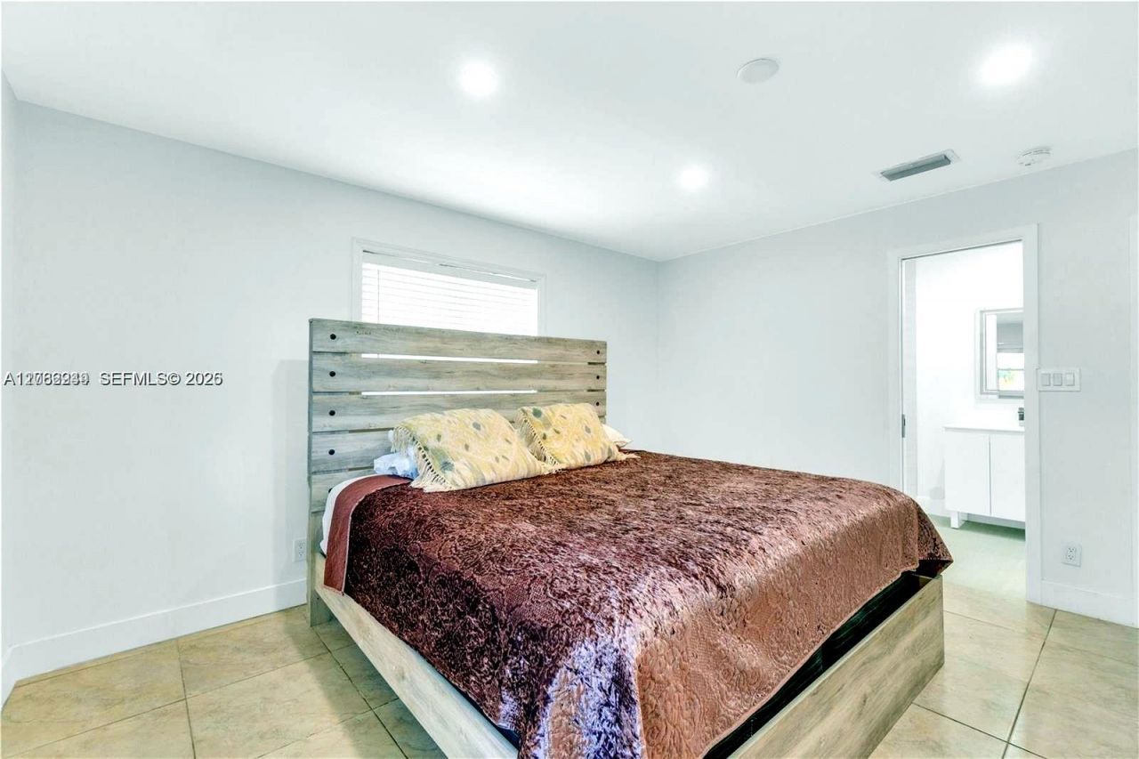 806 NE 4th St , Hallandale Beach, FL 33009 Photo