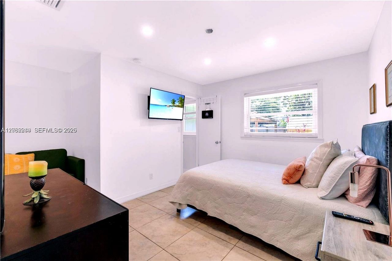 806 NE 4th St , Hallandale Beach, FL 33009 Photo
