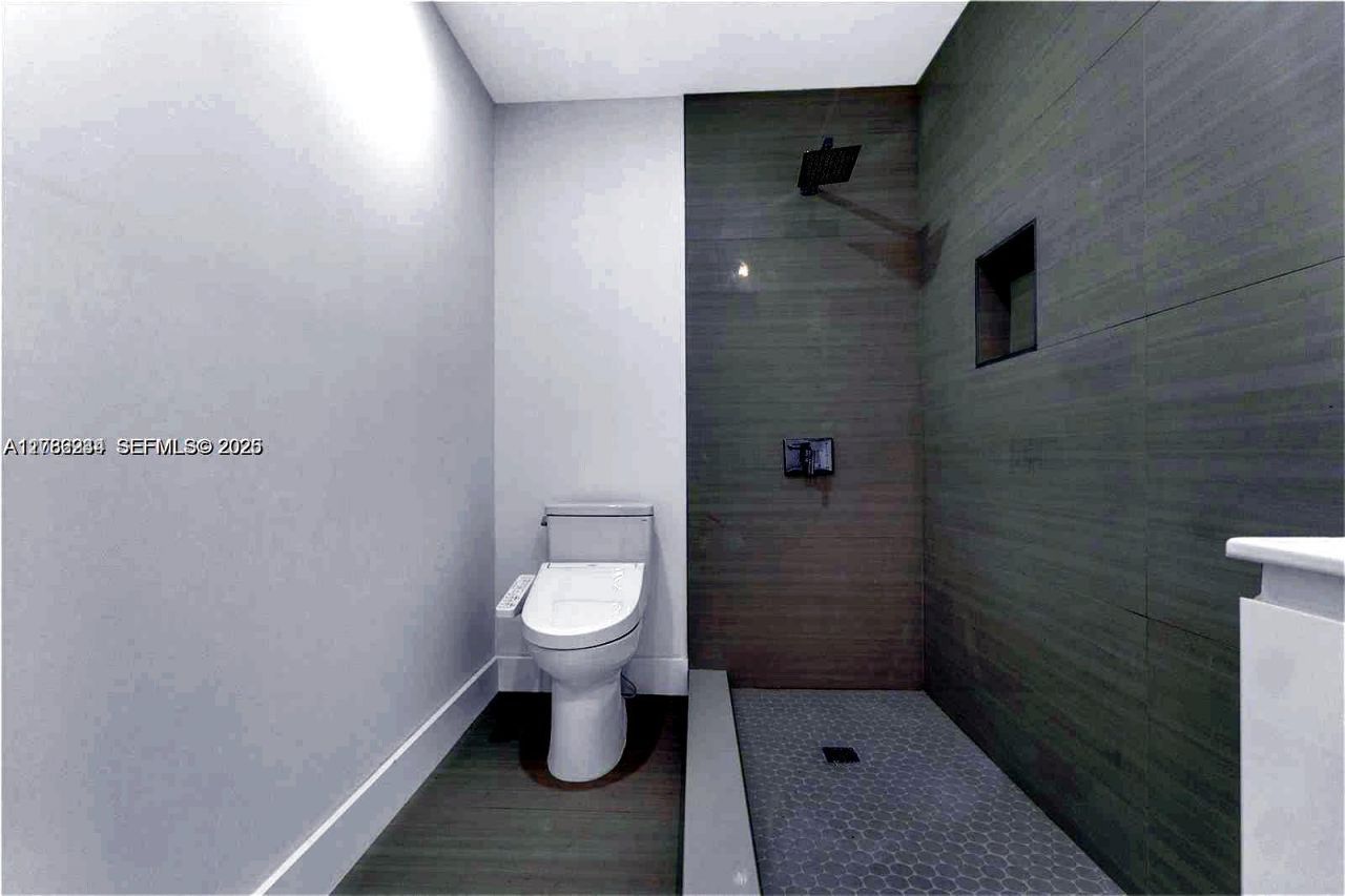 806 NE 4th St , Hallandale Beach, FL 33009 Photo