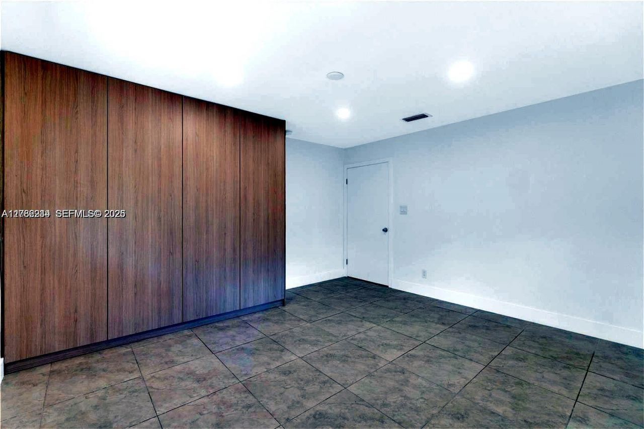 806 NE 4th St , Hallandale Beach, FL 33009 Photo