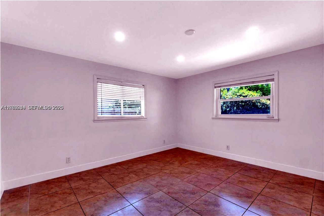 806 NE 4th St , Hallandale Beach, FL 33009 Photo