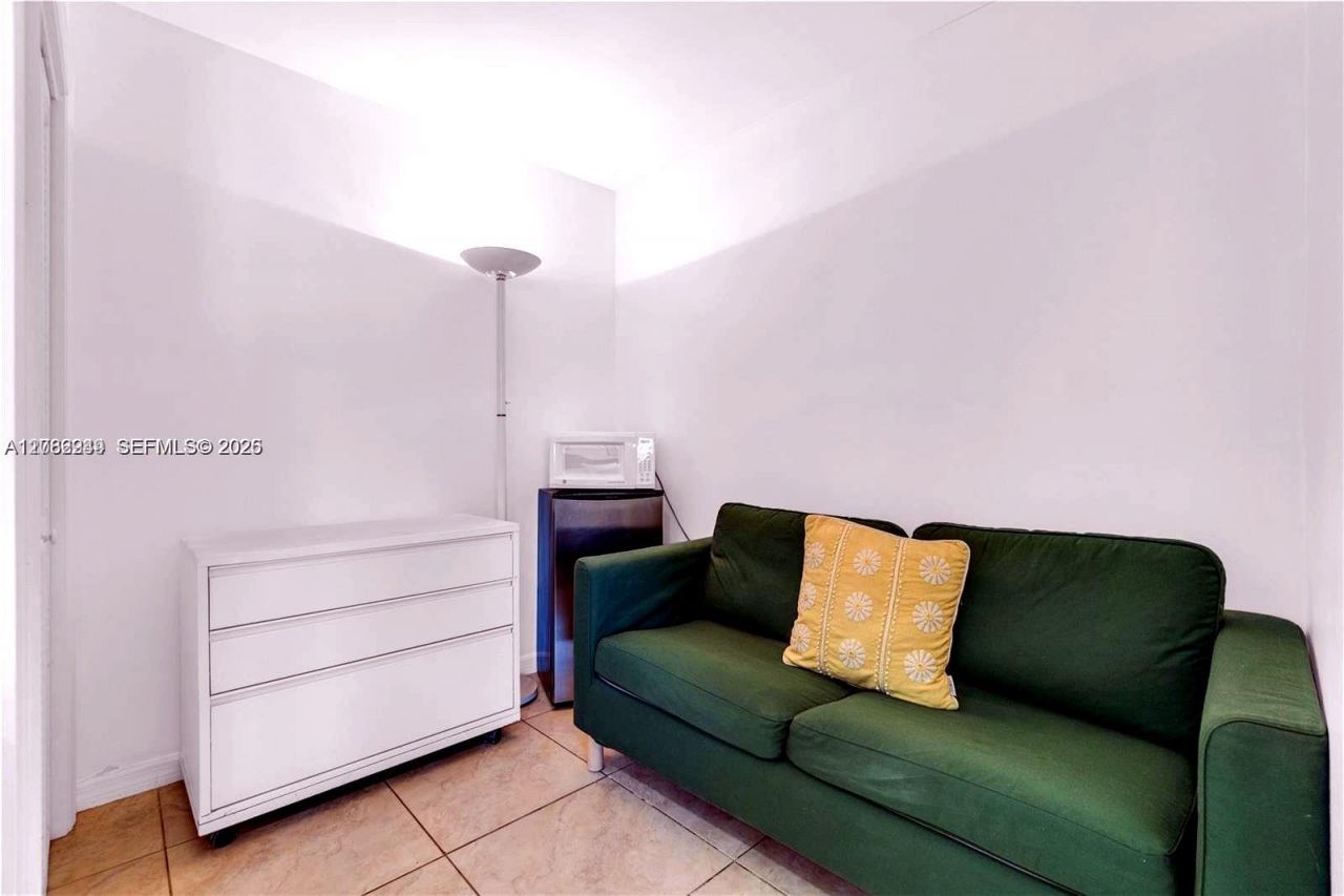 806 NE 4th St , Hallandale Beach, FL 33009 Photo