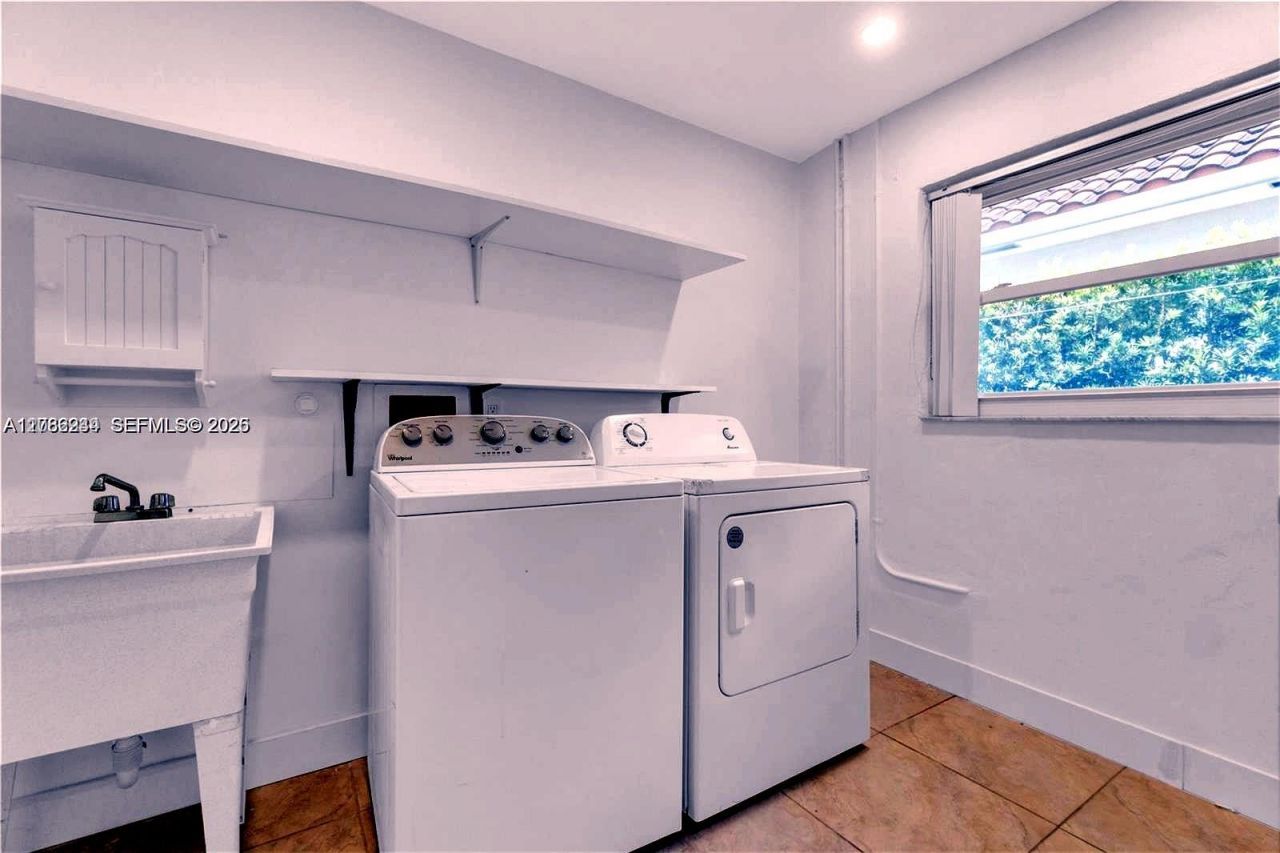 806 NE 4th St , Hallandale Beach, FL 33009 Photo